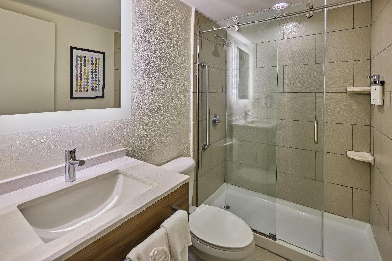Holiday Inn Express Charleston Dwtn - Westedge image
