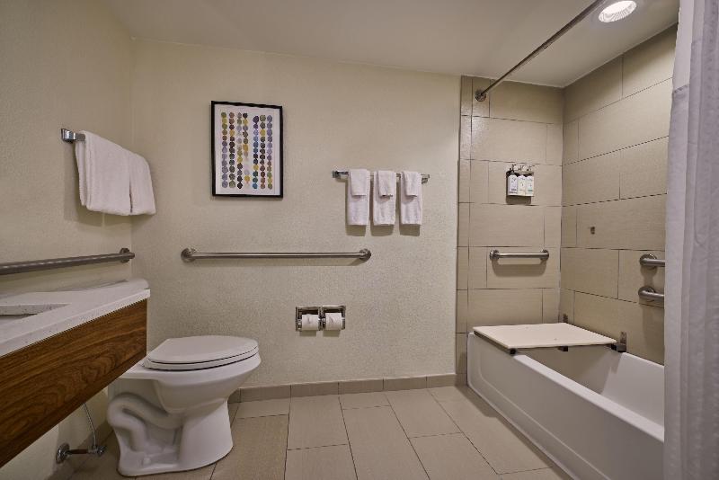 Holiday Inn Express Charleston Dwtn - Westedge image