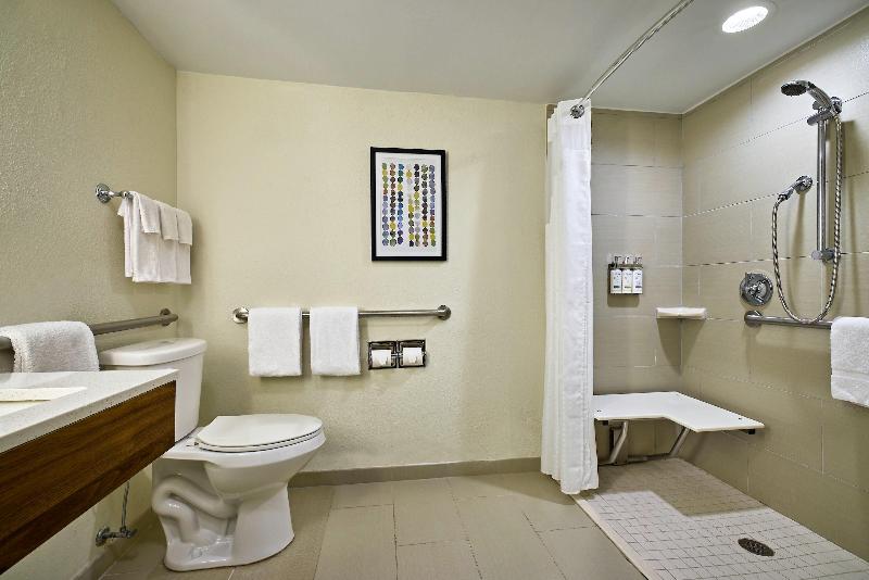 Holiday Inn Express Charleston Dwtn - Westedge image