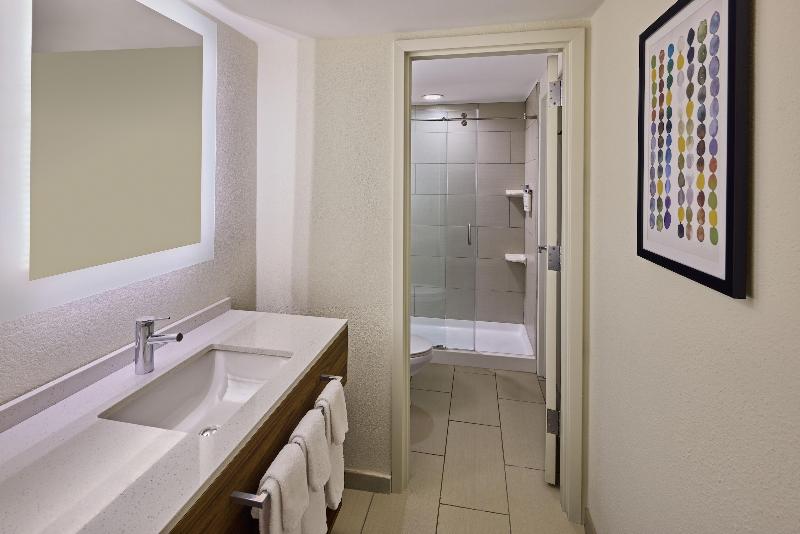 Holiday Inn Express Charleston Dwtn - Westedge image