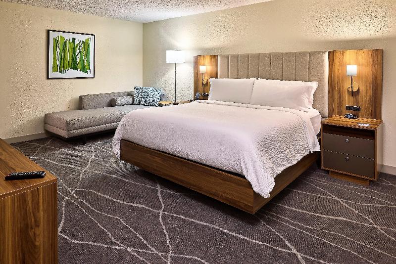 Holiday Inn Express Charleston Dwtn - Westedge image