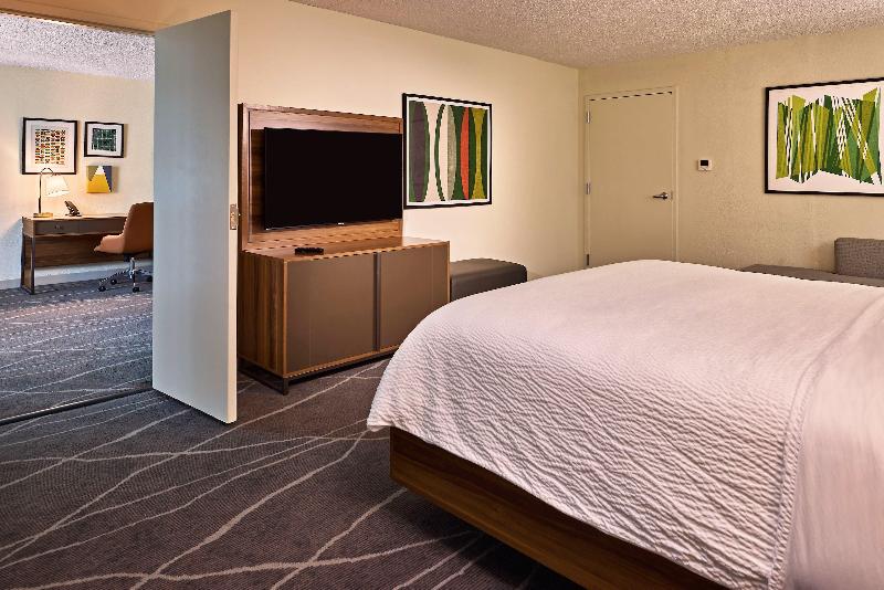 Holiday Inn Express Charleston Dwtn - Westedge image