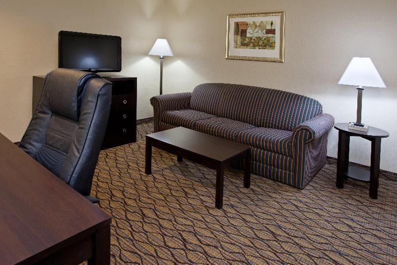 Holiday Inn Express and Suites Columbus East Reyno image