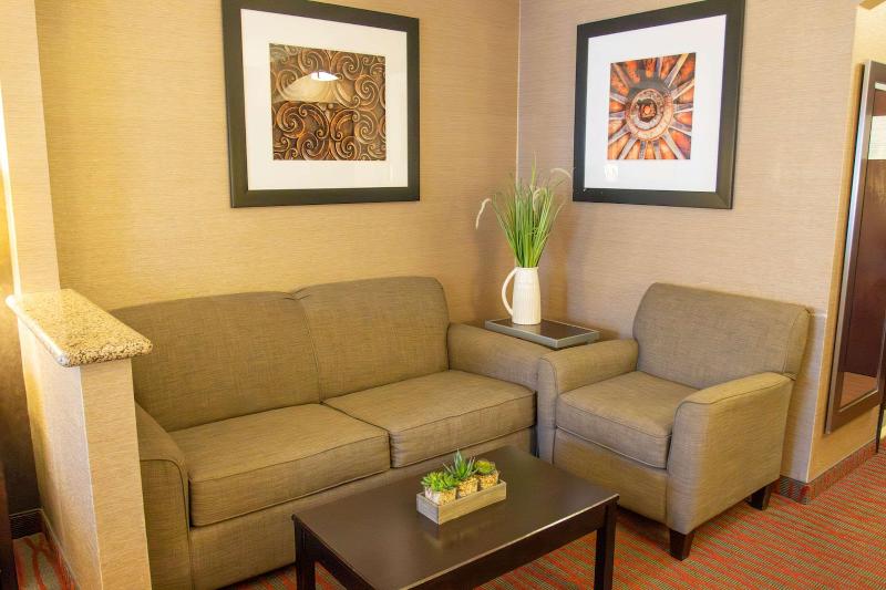 Country Inn & Suites by Radisson Garden City KS image