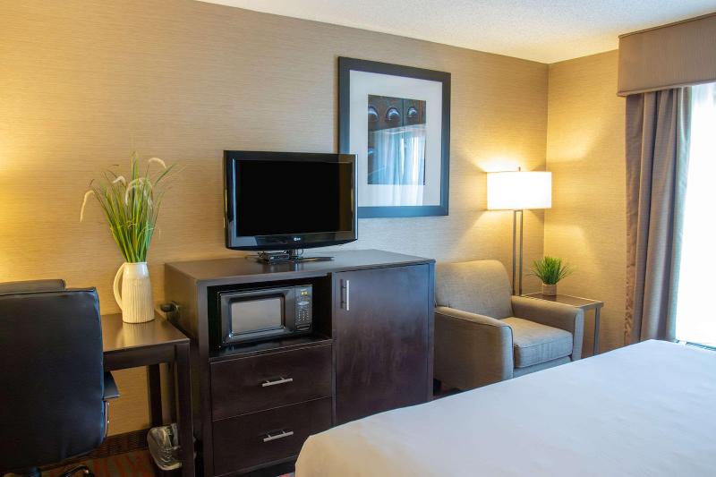 Country Inn & Suites by Radisson Garden City KS image