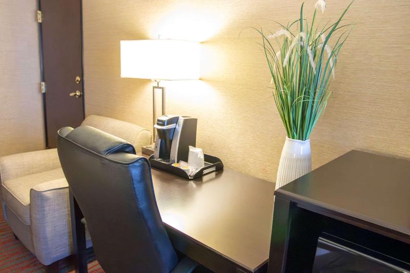 Country Inn & Suites by Radisson Garden City KS image
