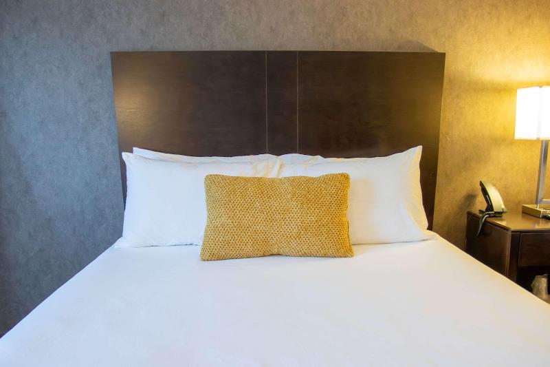 Country Inn & Suites by Radisson Garden City KS image