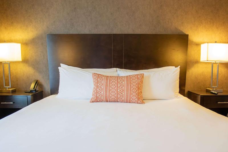 Country Inn & Suites by Radisson Garden City KS image