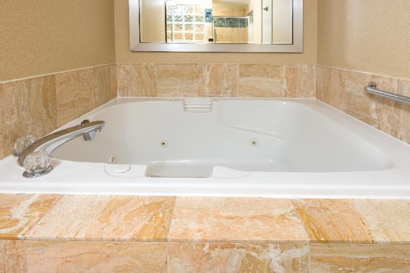 Holiday Inn Express Philadelphia NE Bensalem photo 15