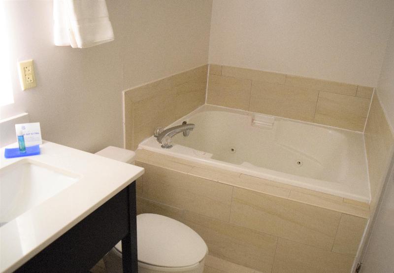 Holiday Inn Express Philadelphia NE Bensalem photo 21