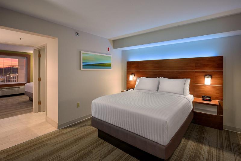 Holiday Inn Express Pigeon Forge Sevierville image