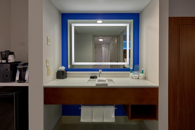 Holiday Inn Express Pigeon Forge Sevierville photo 22