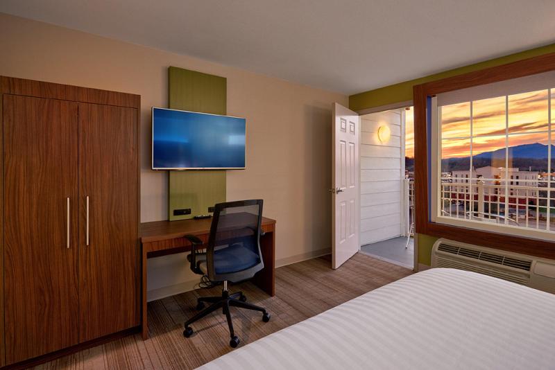 Holiday Inn Express Pigeon Forge Sevierville image
