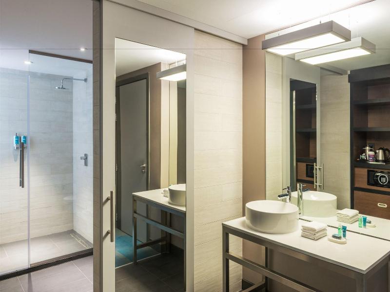 Aloft Al Ain image