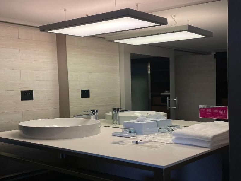 Aloft Al Ain image