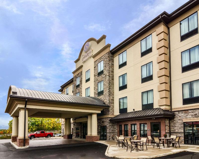 Comfort Suites Uniontown image