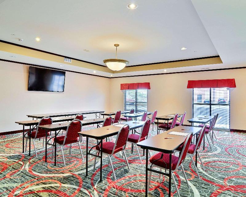 Comfort Suites Uniontown image