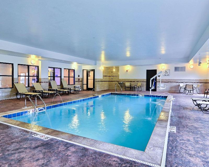 Comfort Suites Uniontown image