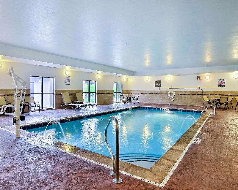 Comfort Suites Uniontown image