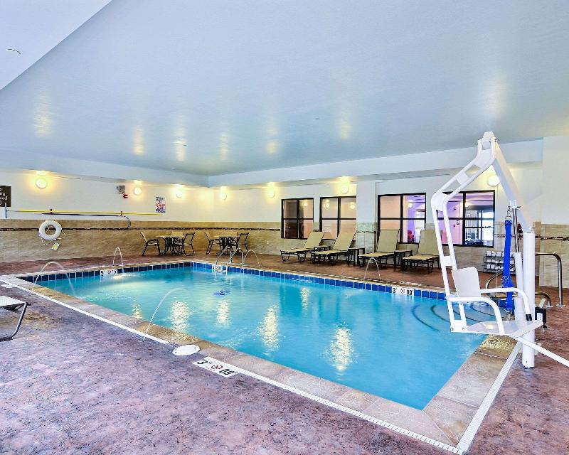 Comfort Suites Uniontown image