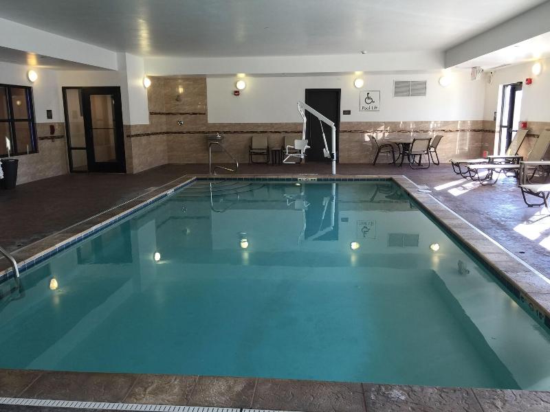 Comfort Suites Uniontown image