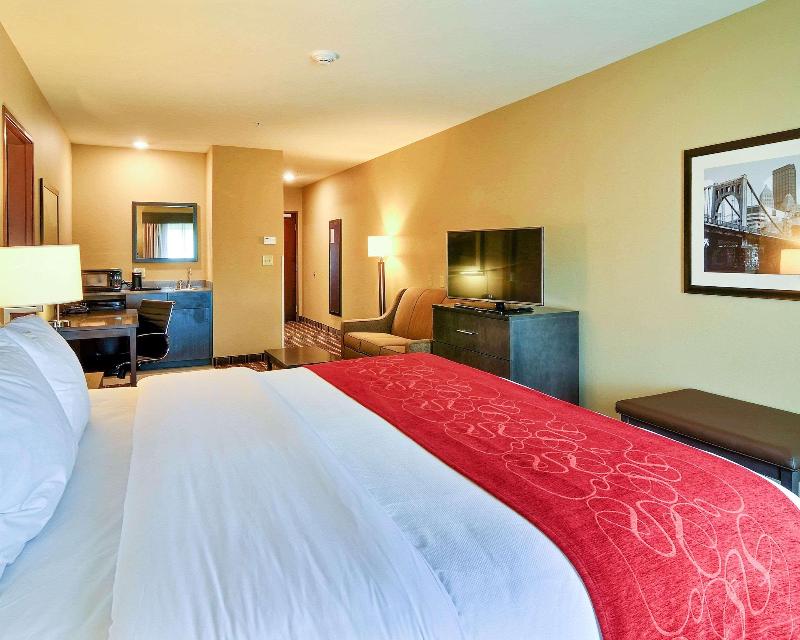 Comfort Suites Uniontown image