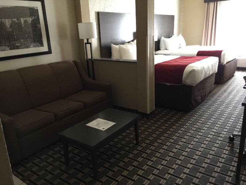 Comfort Suites Uniontown image