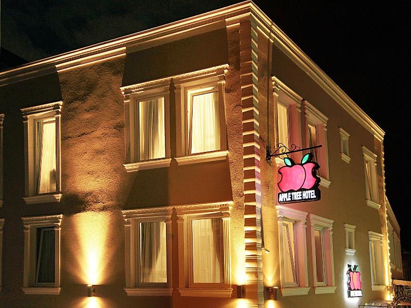 Apple Tree Hotel image