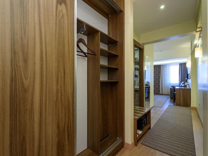 Numi Hotel image