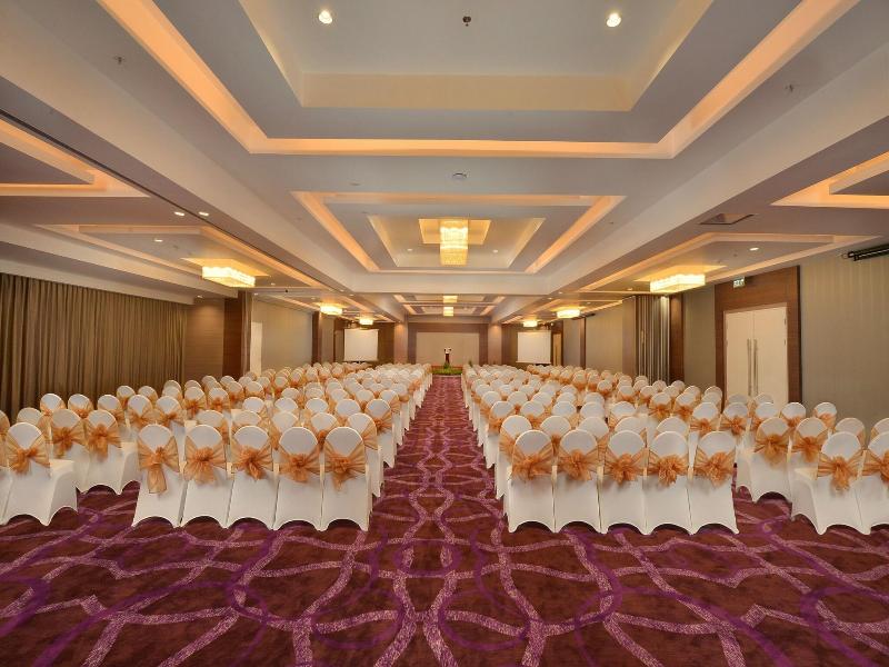 Platinum Adisucipto Hotel & Conference Center image