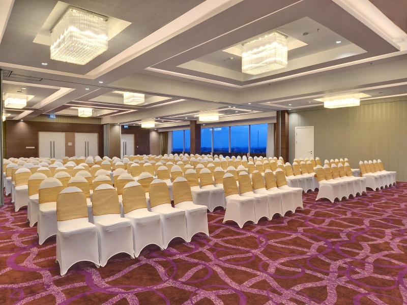 Platinum Adisucipto Hotel & Conference Center image