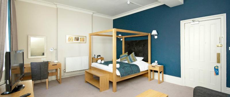 The George Hotel image