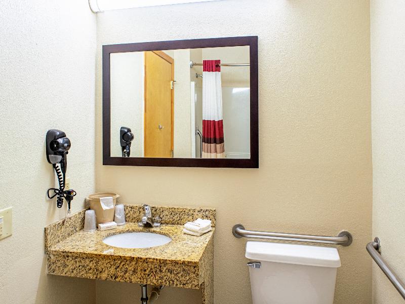 Red Roof Inn & Suites Middletown - Franklin image
