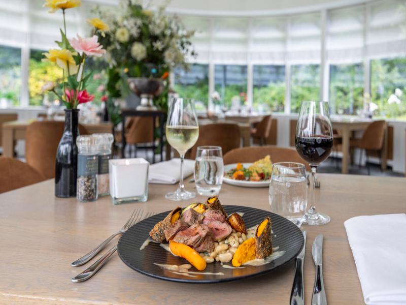 Fletcher Hotel-Restaurant De Witte Raaf image
