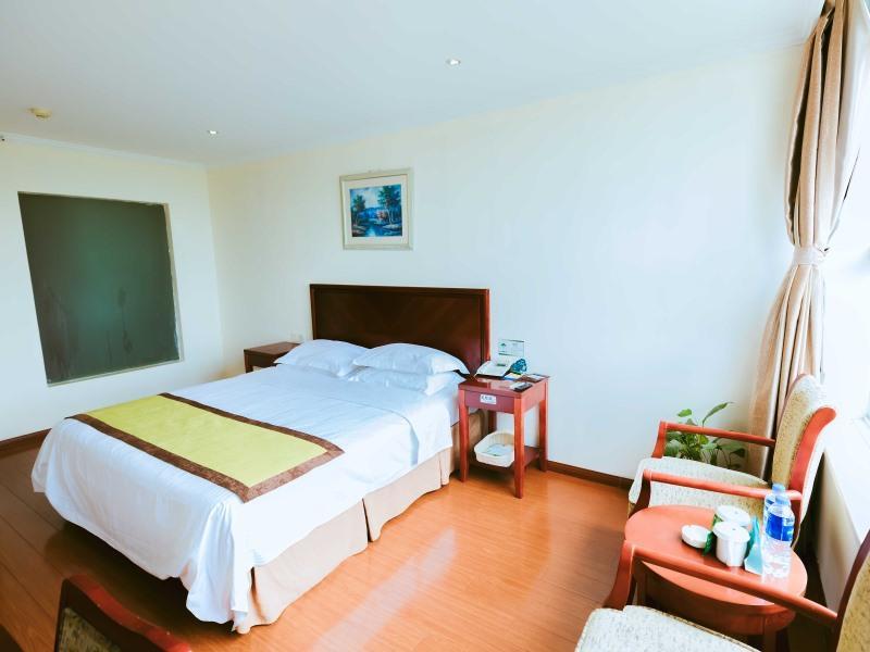 Bed room