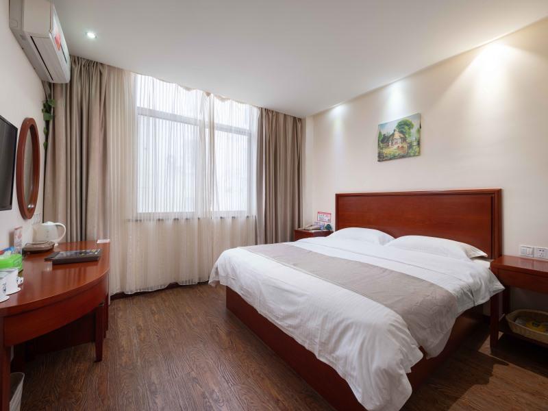 Bed room