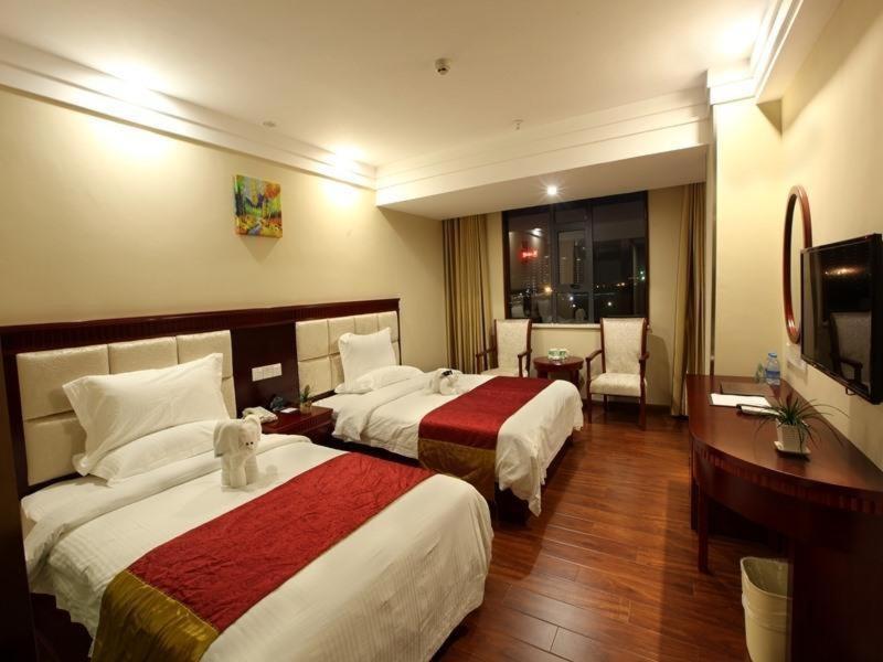 GreenTree Inn YaLongWan YingBin Ave JiYang image