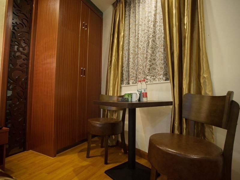 Bed room