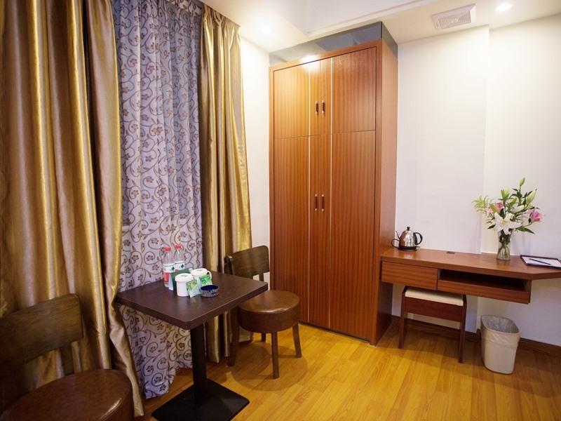 Bed room