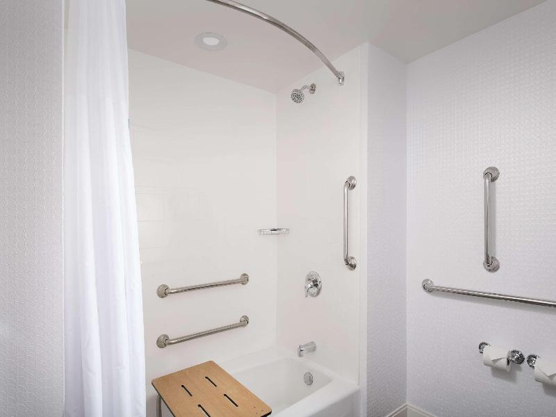 Hampton Inn Miami Airport East image