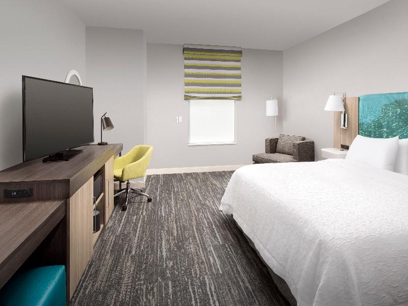 Hampton Inn Miami Airport East image