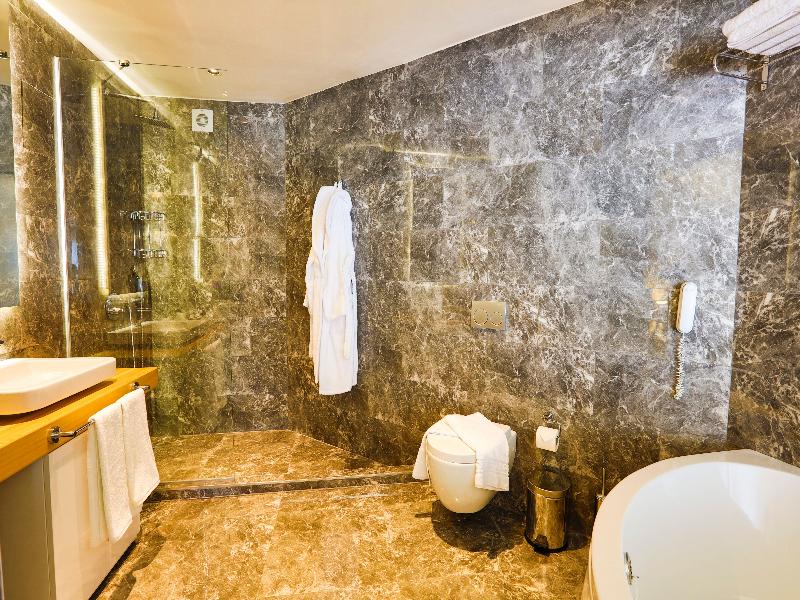 Vita Bella Resort & Spa image
