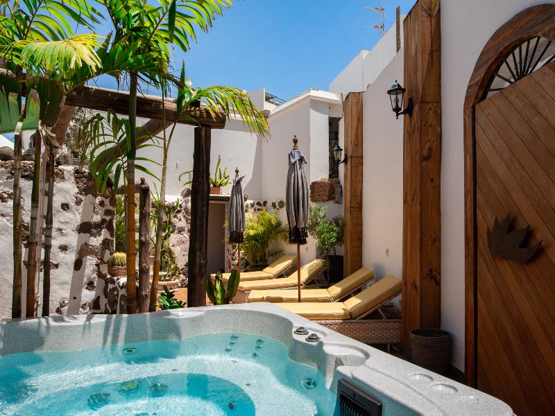 El Charco Suite image
