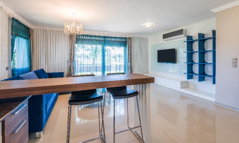 Villa Vista image