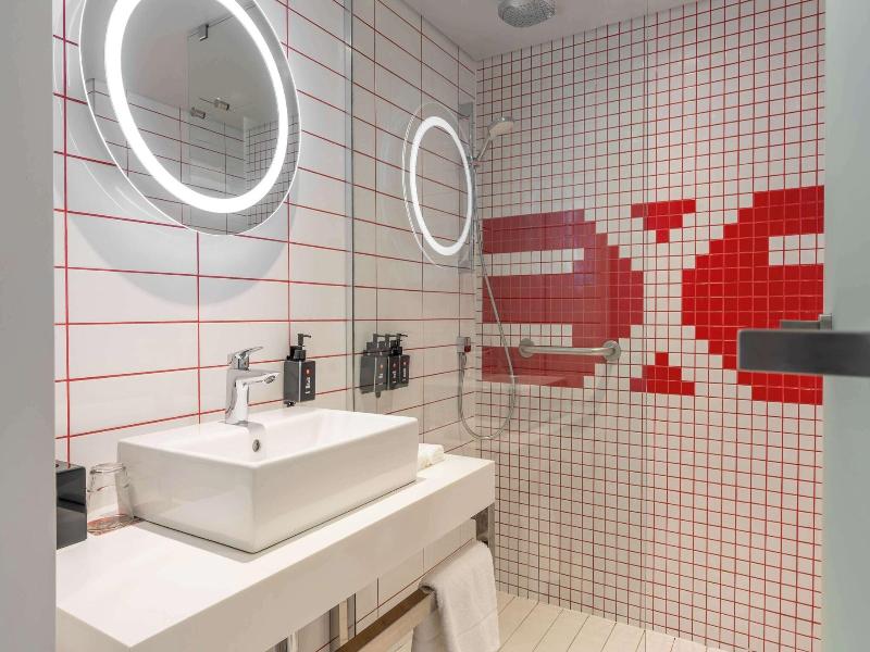Radisson Red V&A Waterfront, Cape Town image