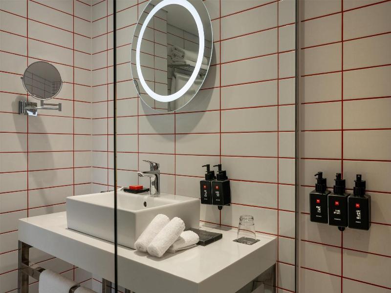 Radisson Red V&A Waterfront, Cape Town image