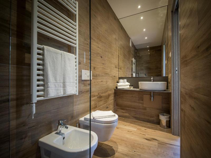 Riva Lake Lodge image