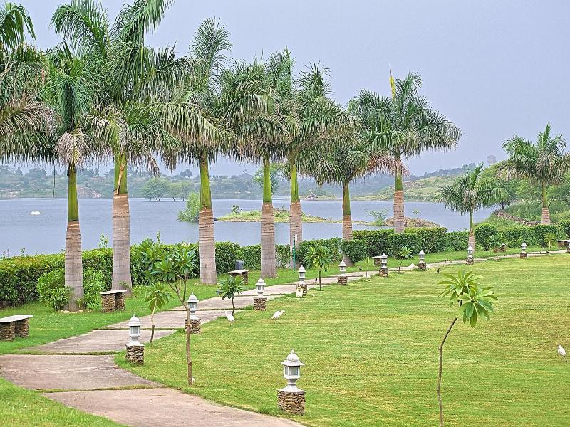 Tat Saraasa Resort & Spa image