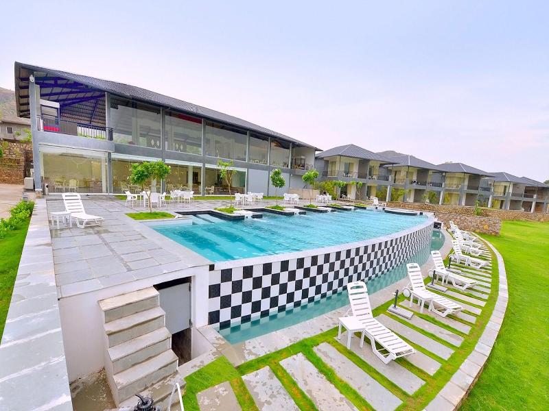 Tat Saraasa Resort & Spa image