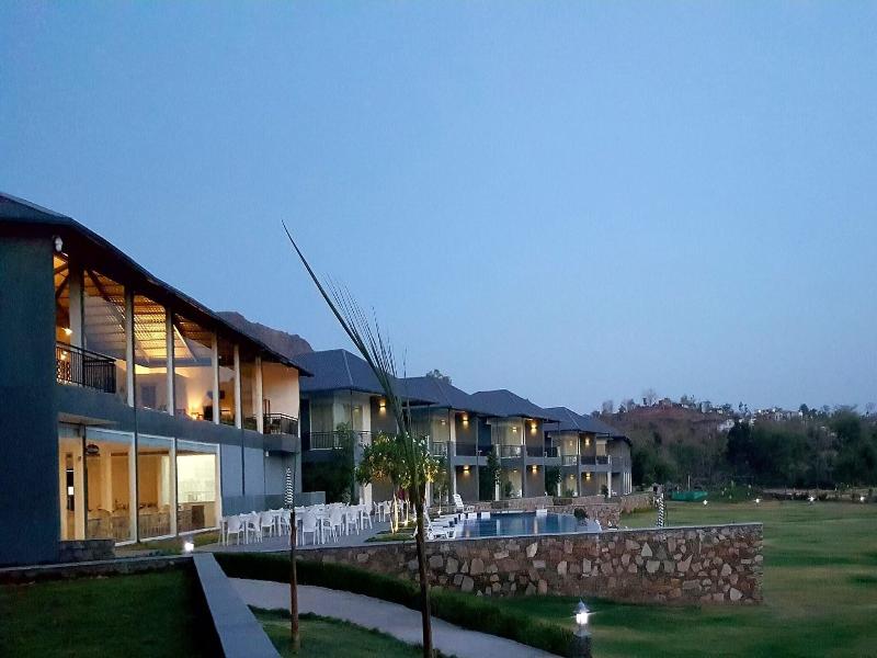 Tat Saraasa Resort & Spa image
